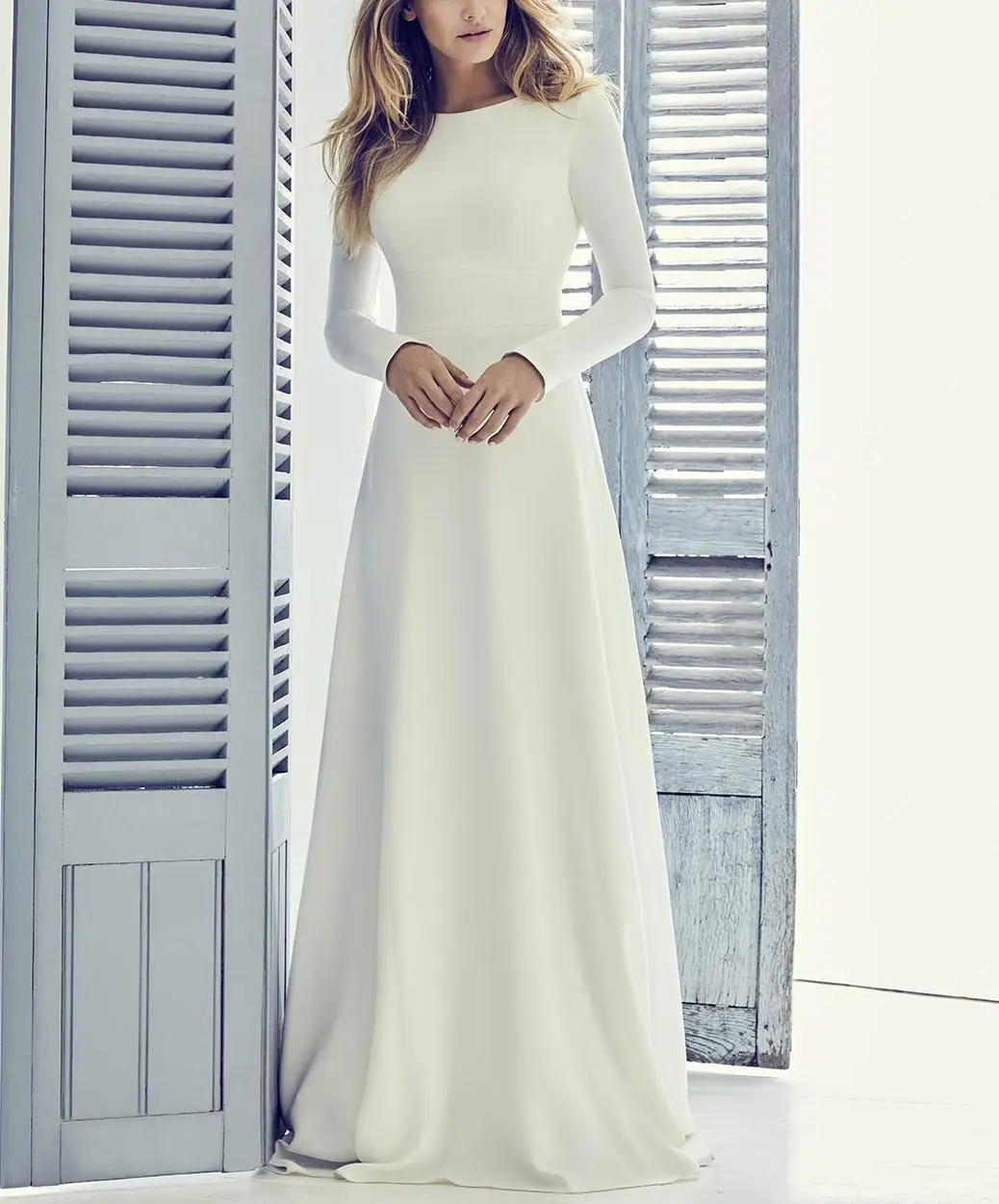 

Crepe A-line Long Modest Wedding Dress With Long Sleeves Jewel Neck Coverd Back Short Train Women Informal Modest Bridal Gown