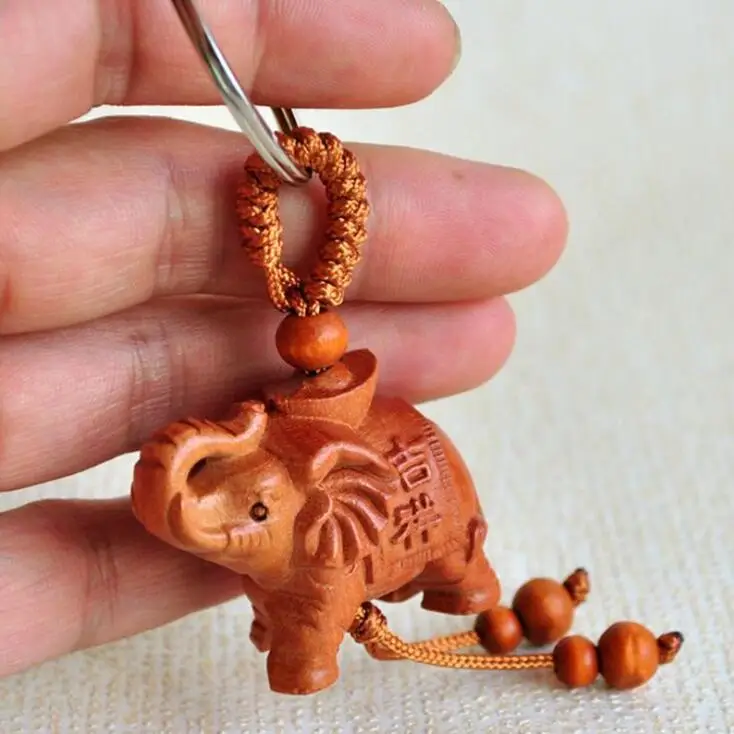 Novelty cute natural wood handmade wooden sculpture lucky elephant keychain pendant Car key chain jewelry women crafts gifts