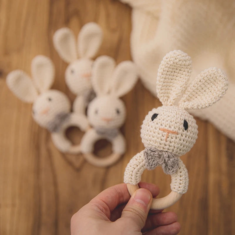 طفل حشرجة الكروشيه Amigurumi الأرنب حشرجة جرس الوليد الحياكة رياضة لعبة التعليمية عضاضة الطفل المحمول دمية شخشيخة 0-12 أشهر