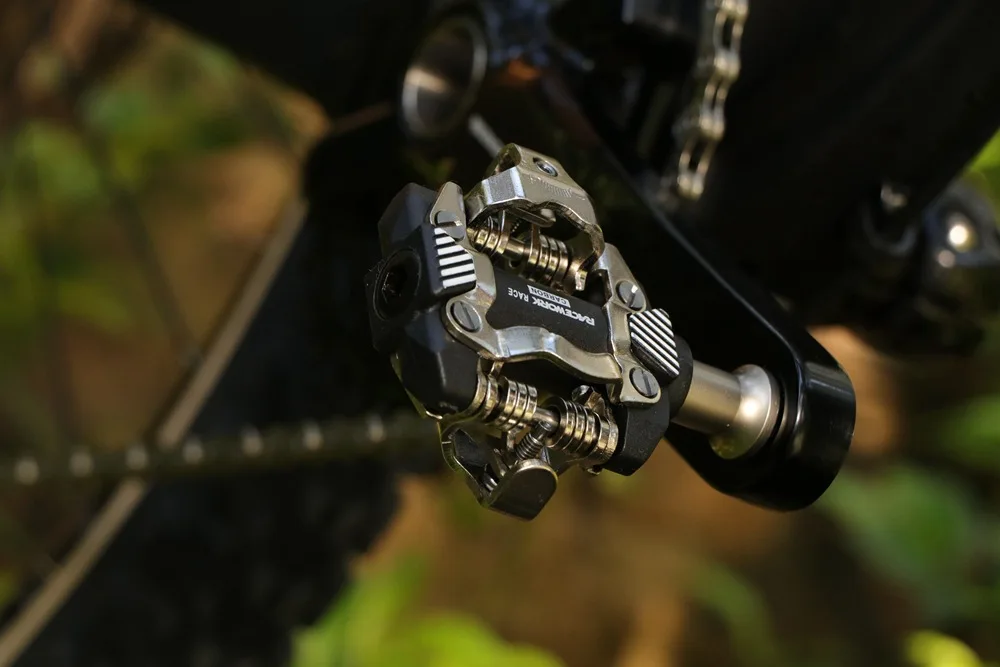 SPD X-M8100 Ultra-light MTB Pedals Bike Self-Locking SPD Pedals DU Bearing Mountain Bike Pedals Die Casting Carbon Fiber Pedal