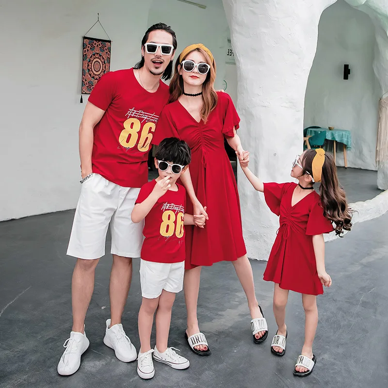 

Summer Family Matching Clothes Mother Daughter Dresses Family Look Dad and Son Matching T-shirt &Shorts Matching Couple Outfits