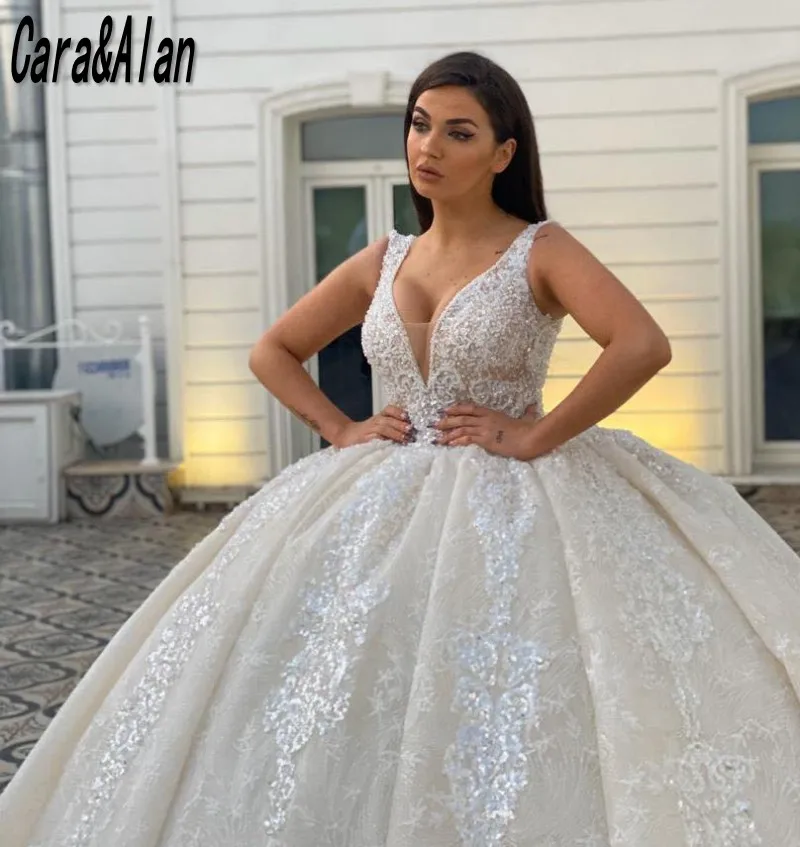 Cara & Alan ประณีตดูไบ Ball Gown ชุดแต่งงานสำหรับสตรีลึก V คอคำลูกไม้ชุดเจ้าสาวเลื่อม Vestido novia Civil