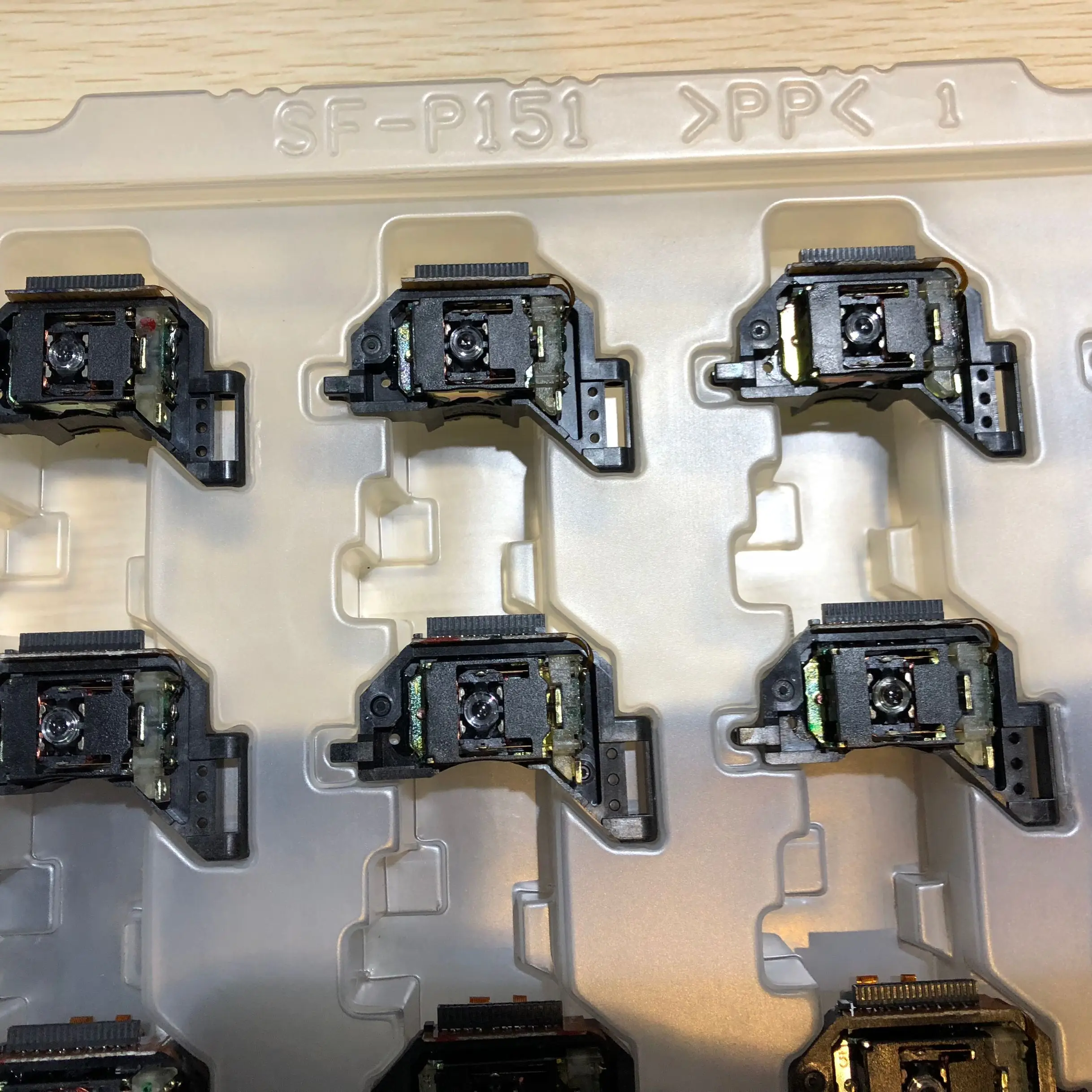 العلامة التجارية جديد SF-P151 SFP151 P151 17PIN نفس استخدام SPU3200 16P TEAC 540E PVR-560X الليزر عدسة البصرية اللواري كتلة Optique