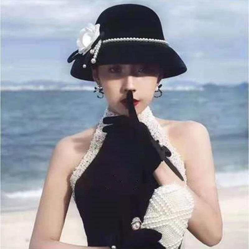 

Vintage Wedding Hats Bridal Head Accessories Black Camellia Pearl Edging Hepburn Style Top Hat for Elegant Bridal Headwear 2021