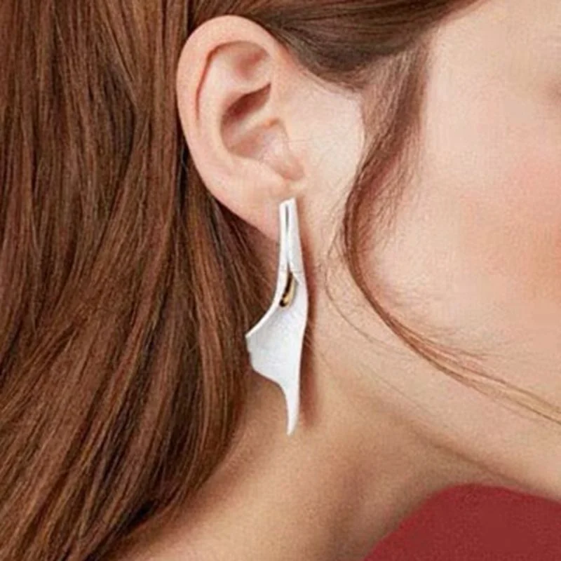 New Creative Geometry Irregular Stud Earrings Calla Lily Enamel Earrings for Women Fashion Ceramic Eardrop Lady Party Jewelry