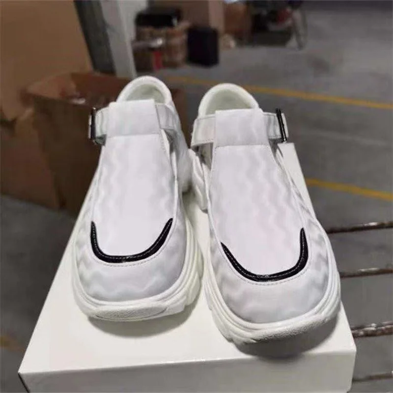 2021 New Autumn Thick Bottom Comfortable Women's Sports Shoes Large 35-43 Fashion Casual Buckle Women's Elevated Running Shoes