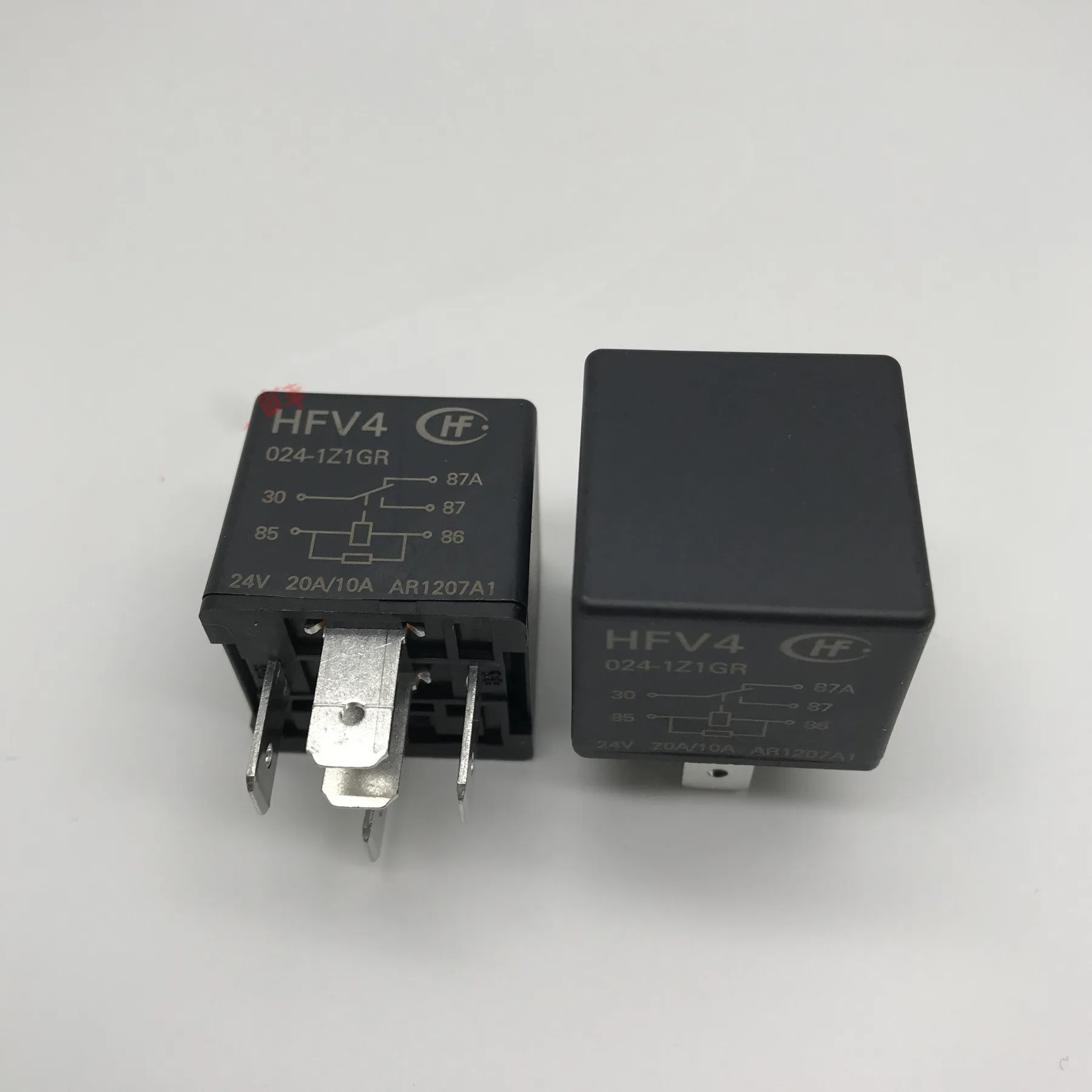 

HFV4-024-1Z1GR 5pin 20A 14VDC relays