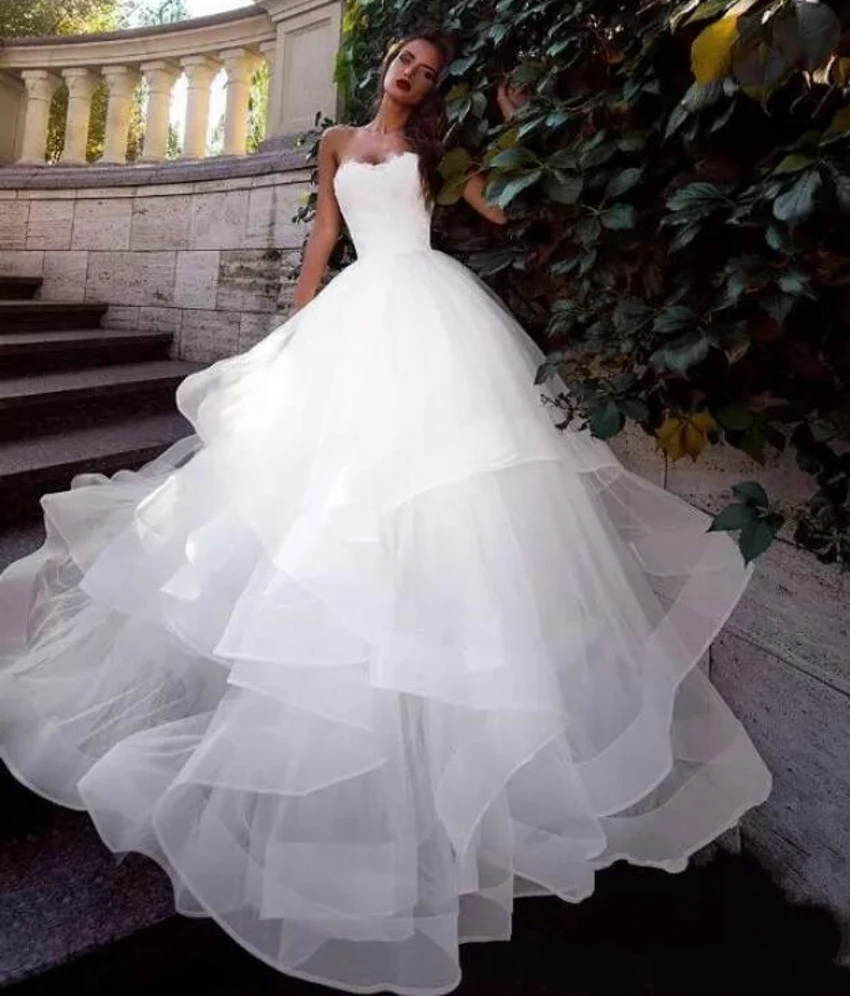 Customized 2024 Latest Strapless Top Lace Wedding Dresses Ruched Tulle Sweep Train Simple Bridal Gowns Vestidos De Novia