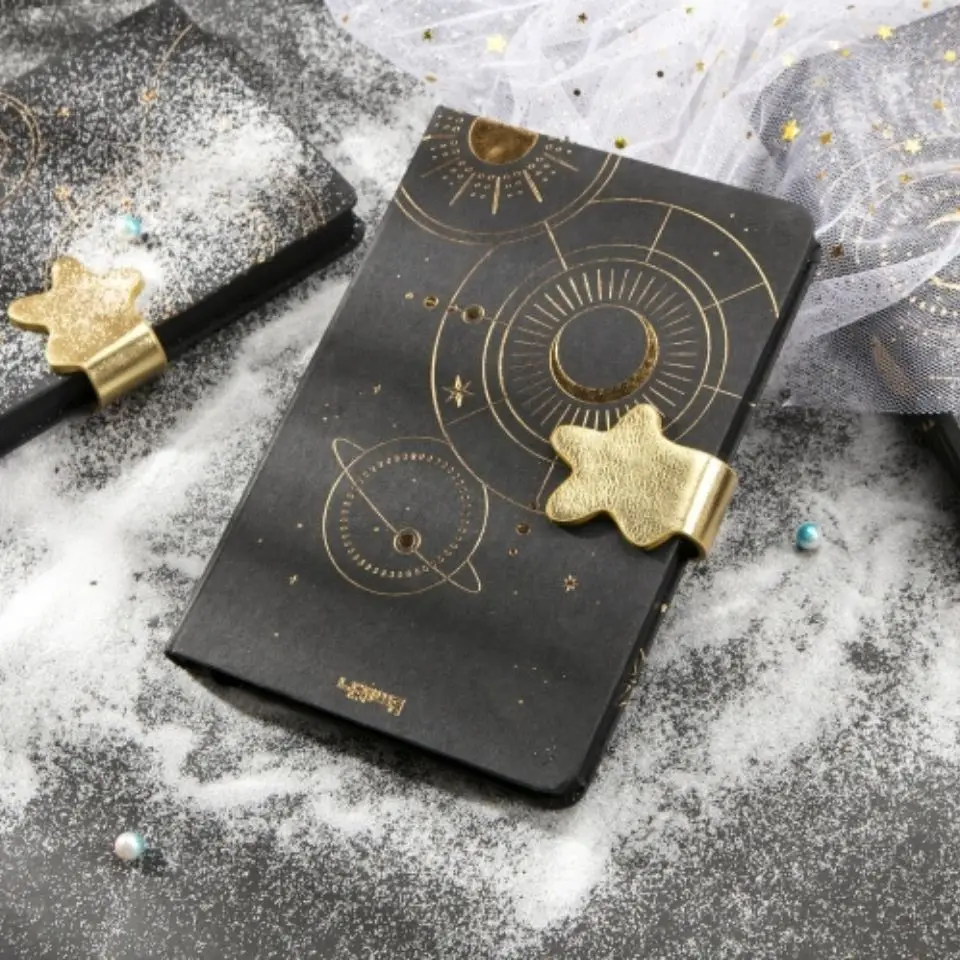 Moon and stars black inner page DIY graffiti book hand book hand-book note magnetic buckle this car line this student notebook