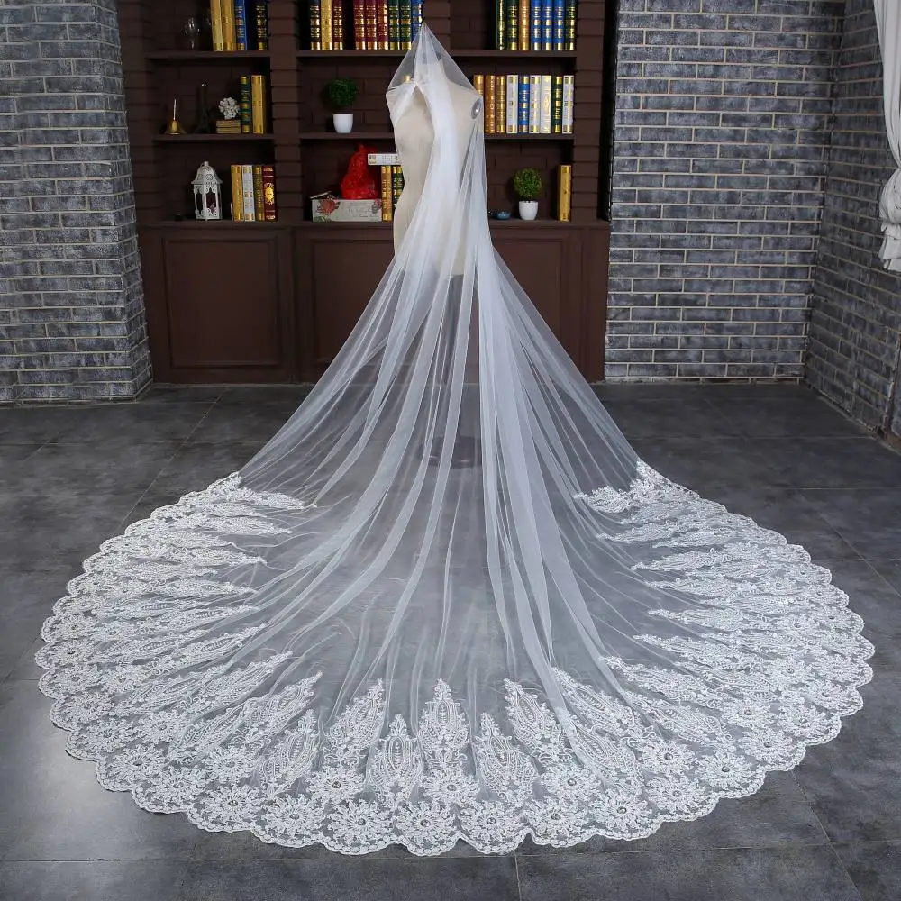 2021 Luxury White Color 3m Bridal Wedding Veils One-Layer Long Lace Edge Bridal Veil With Comb For Women Wedding Party HO1533