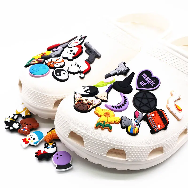 1Pcs Christmas Tai Chi Shoe Charms Cute Animals Dog Gun Car Skull Hole Shoes Buckle Accessories for Sandal Children Party Gifts