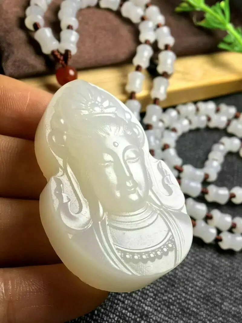 Nice Natural Jade Tridacninae Bodhisattv Amulet Carved Guanyin Pendant Necklace