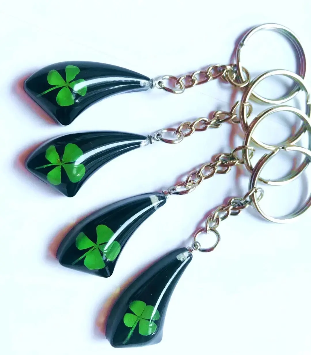 15 pcs real four leaf clover shaped black color resin keychain taxidermy oddity cool encased