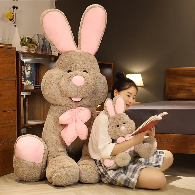 巨大なウサギのぬいぐるみ,カワイイ,ぬいぐるみ,茶色,白,アメリカ