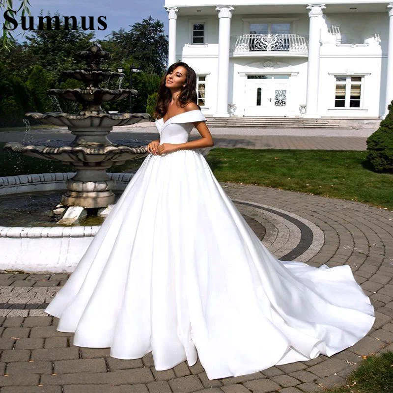 A Linha Princesa Vestidos de Noiva Off the Shoulder Plissados Satin Bride Ball Gown Robe de Mariee V Neck Noiva Vestido Tribunal Trem