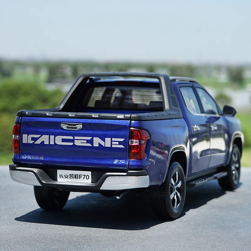 High simulation blue 1:18 Kaicheng F70 diecast truck metal car model for birthday gift