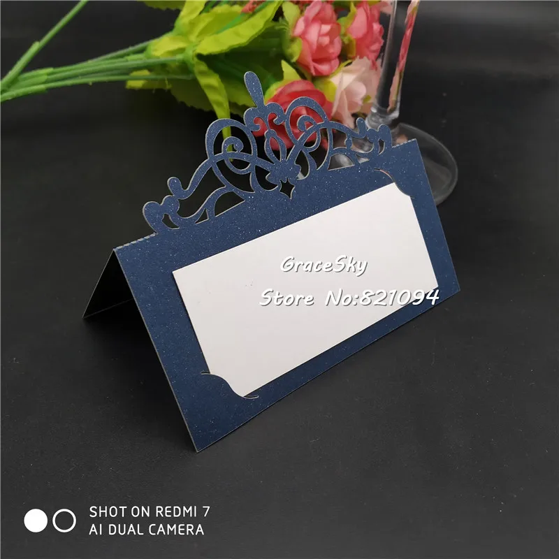 50pcs laser cut Elegant Crown Name Place Seat Paper Wedding Invitation Table Cards for Party Table Decoration Marriage favors