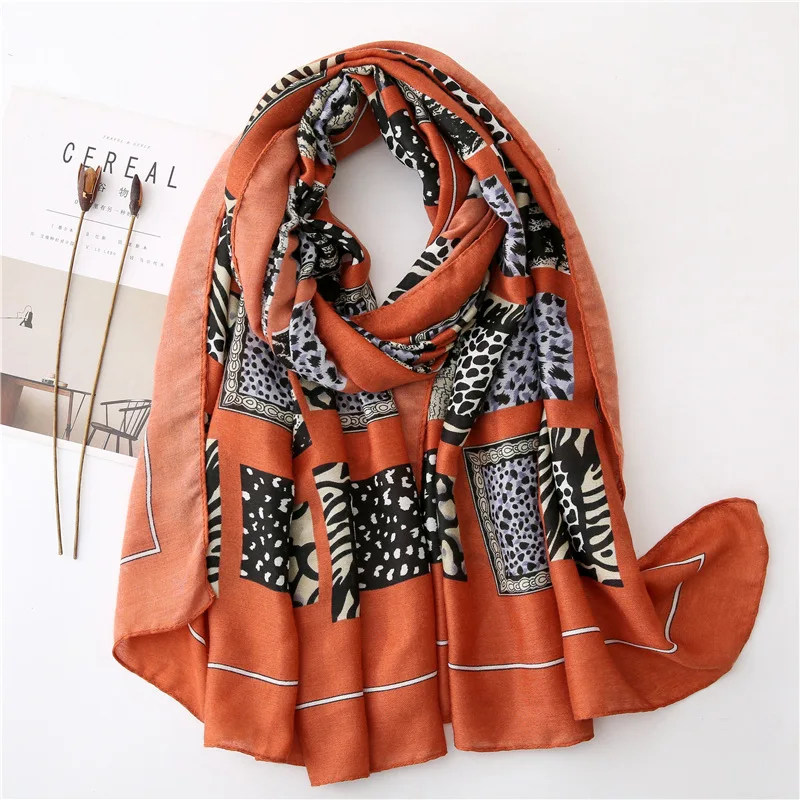 

2020 Vintage Women Scarf Leopard Print Bandana Cotton Foulard Autumn Head scarf Sun protection Shawl Tassel Neck Hair Scarf