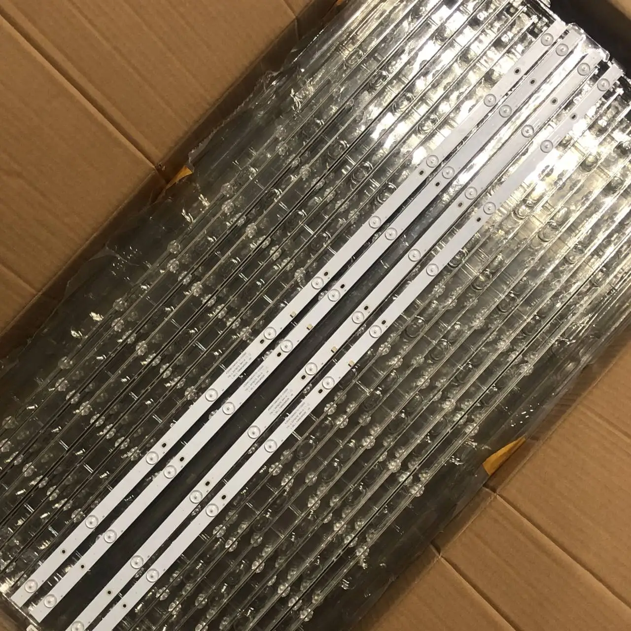 Tira de LED para iluminación trasera para 430N91GM04X10-C0069 YSL-L 1.30.1.43N91GM02R V0 7.03.F.43N91J14R/L11B011 10led 84,2 cm para Nevir NVR-7412