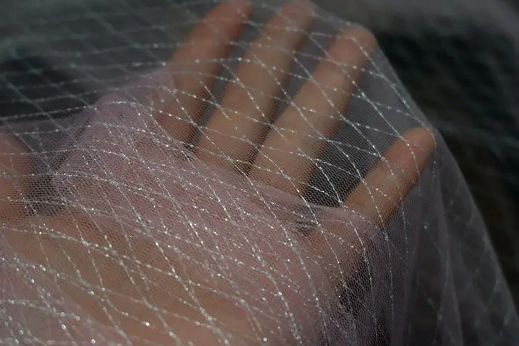 150cm Wide 1meter/lot Thin Tulle Fabric Veil Lace Fabric Material Grid Black White Gold Silver Thread Decoration X1087