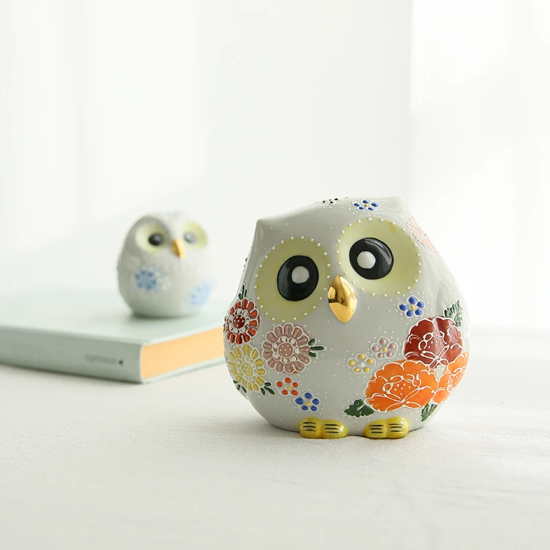 Spot nine valley burned hand color owls desktop furnishing articles imported from Japan fortune mascot with hand gift