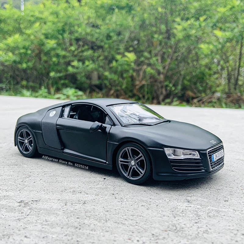 Maisto 1:24 Audi R8 sports car manufacturer authorized simulation alloy car model crafts decoration collection toy tools