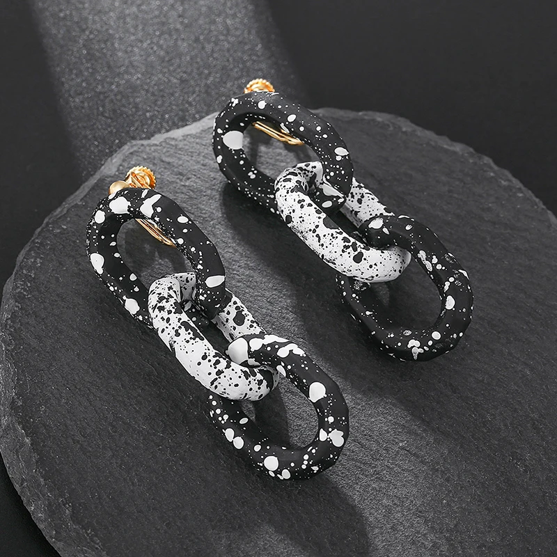 2021 Winter New Style Black and White Dots Oval Acrylic Chain Clip on Earrings for Women Long Exaggerated Non-piercing Ear Clips