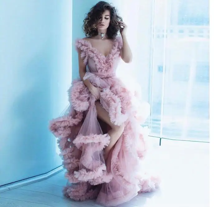 Sexy  V  Neck Ruffled Chic Prom Gowns 2020 Eye-Catching Tiered Celebrity Pageant Dress Robe de soiree Cheap Abendkleider