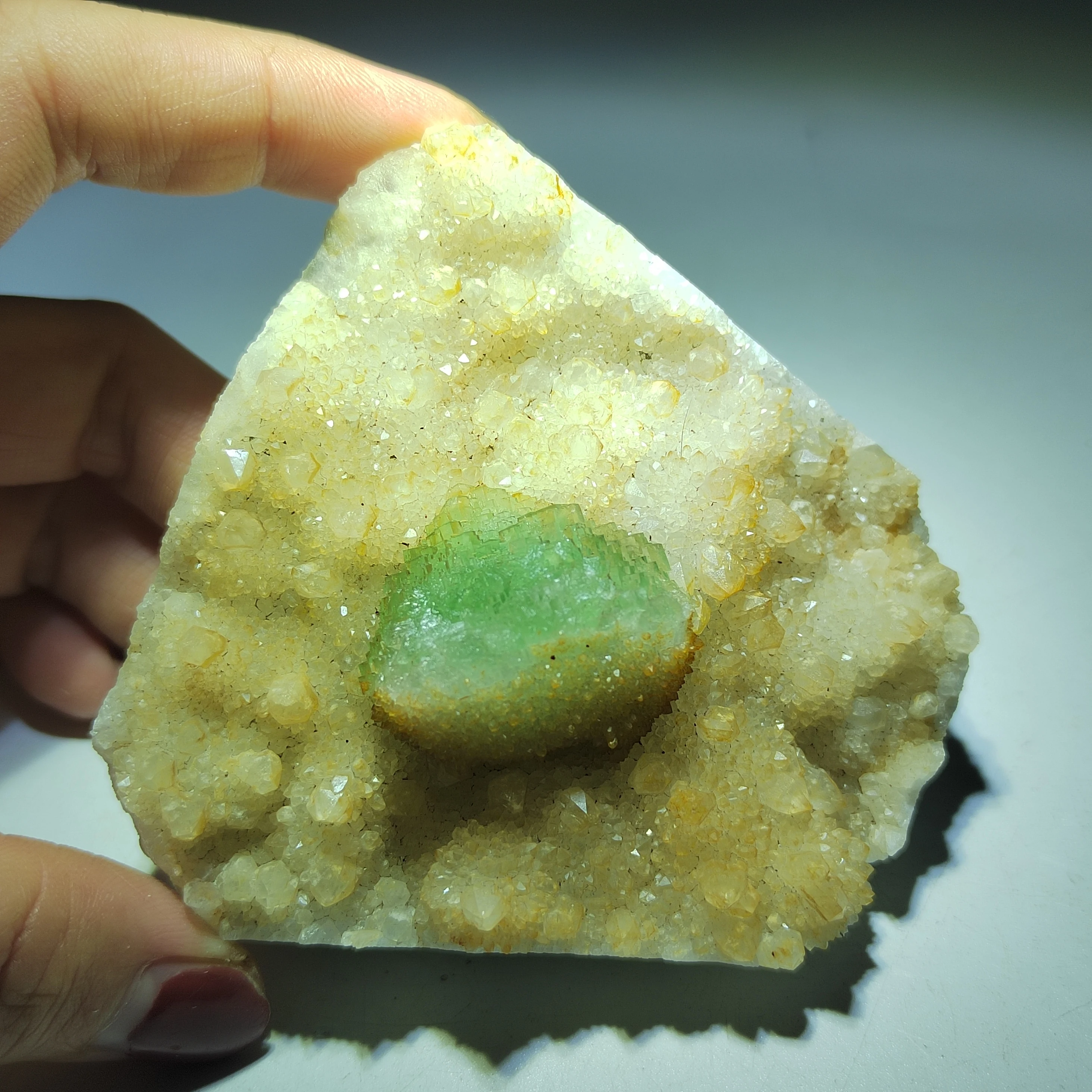 

189.3gNatural stepped green fluorite and Topaz quartz mineral specimens energy meditation teaching home decoration