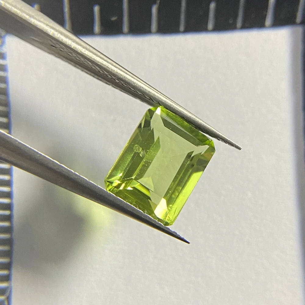 Meisidian A Quality  Octagon Cut  7X9mm 2 Carat Natural Peridot Stone