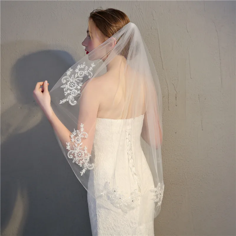 JaneVini Elegant Tulle Wit/Ivoor Korte Wedding Veils Een Layer Kant Applicaties Kralen Bridal Veil met Kam Bruiloft Accessoires