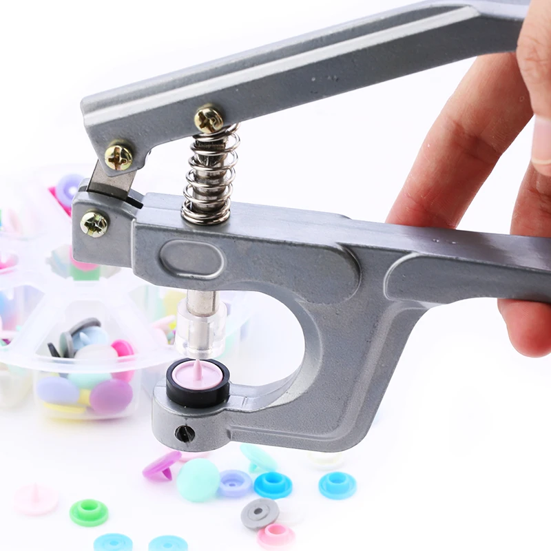 100/150 Sets T5 Plastic Snap Button with Snaps Pliers Tool Kit & Organizer Containers，DIY Garment Press Stud Fasteners