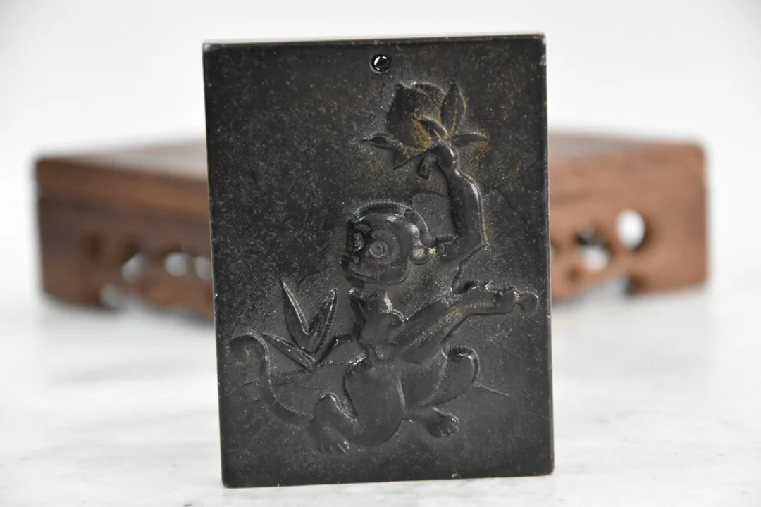 

Collection of old meteorite Hongshan culture and play zodiac monkey