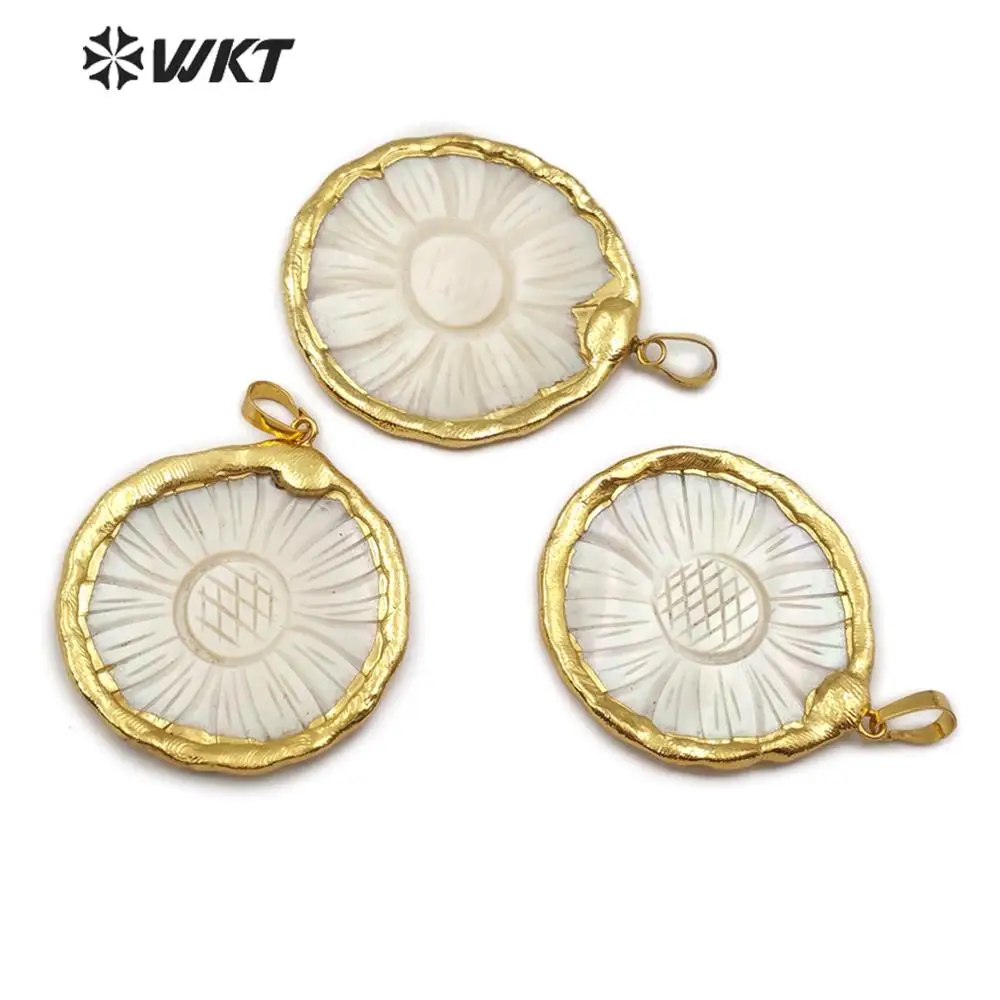 WT-JP154 wholesale round shape natural shell Pendant sunflower carving with gold bezel circular Connector women making Jewelry