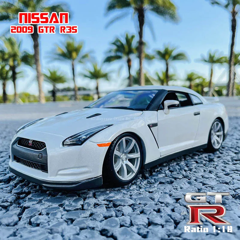 Bburago 1/18 2009 Nissan GT-R GTR R35 Alloy Retro Car Model Classic Car Model Car Decoration Collection gift God of War