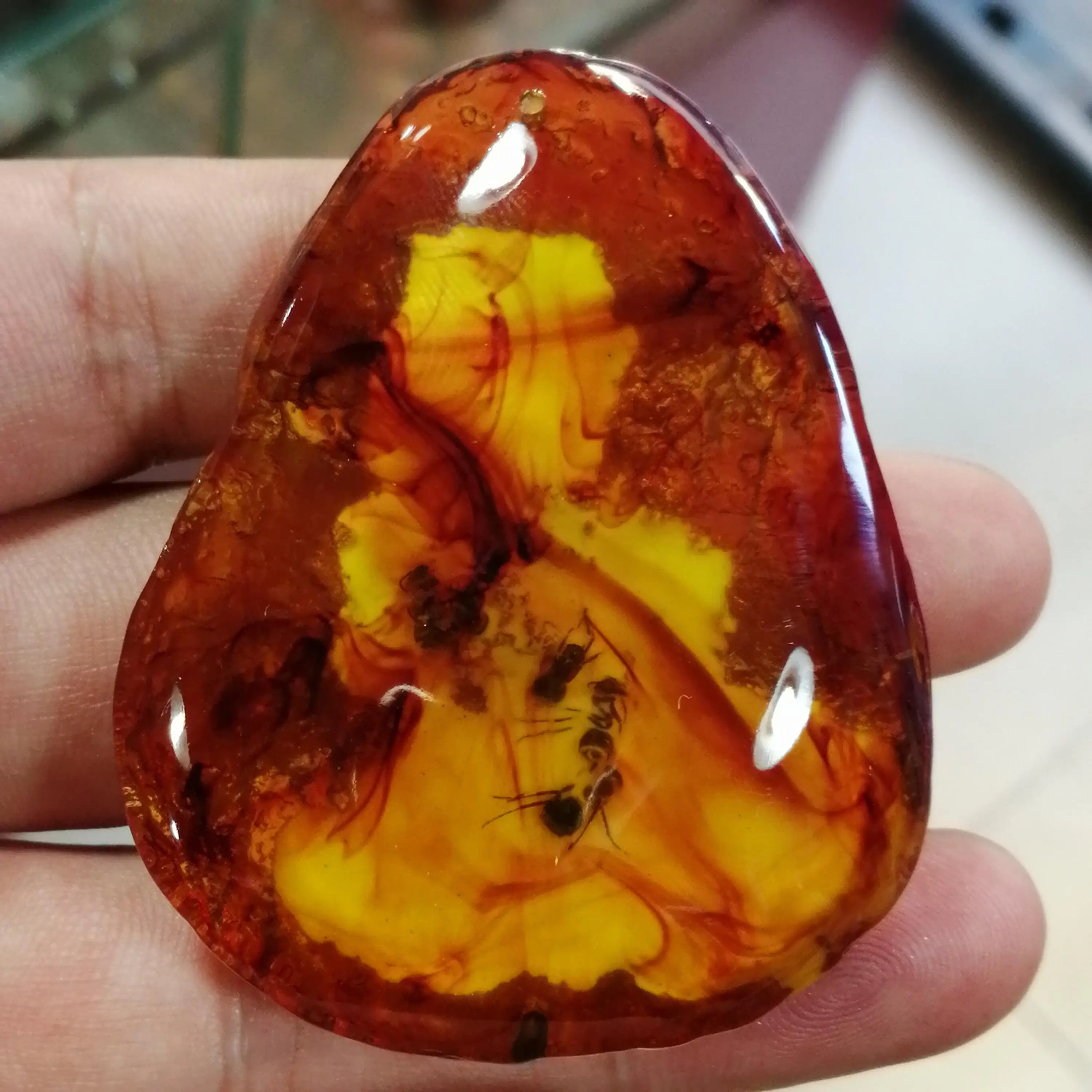 Natural Bloodshot Insect Amber Pendant Random Shape Ant Ambers Original Stone Charms With Rope Chain Necklace Lucky Amulet Gifts