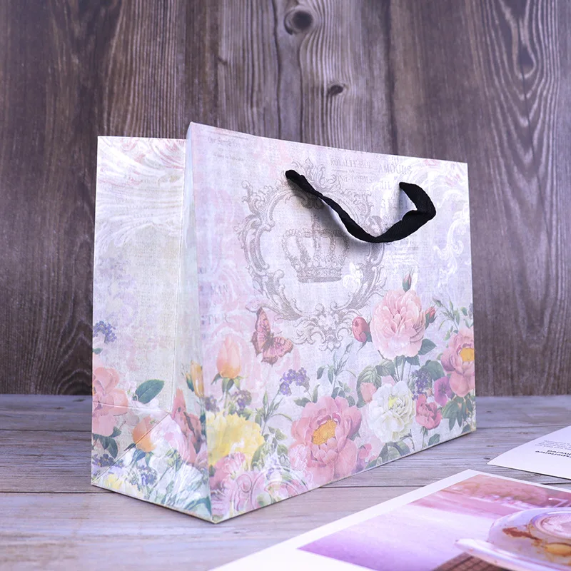 

5 pcs Kraft Paper Gift Bag Carrier Bags Cartoon white card clothing store large shopping gift bags Large Flower Gift Bags