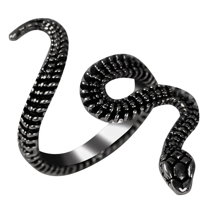Retro Exaggerated Rattlesnake Ring Men's Punk - usage example