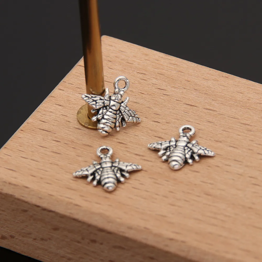 200pcs Silver Color Mini Bee Honeybee Charms Insects Animal Pendant Jewelry Making DIY Handmade Craft Accessories A3450