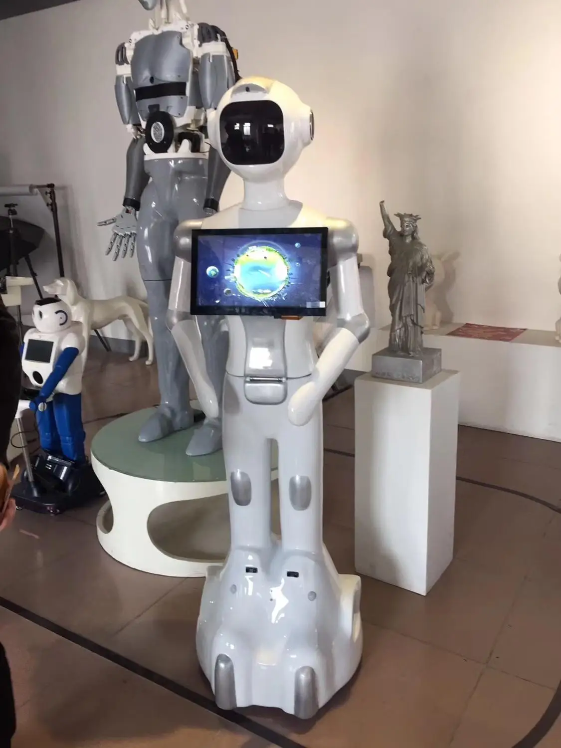 custom robot waiteress  service robot restaurant reception / delivery robot