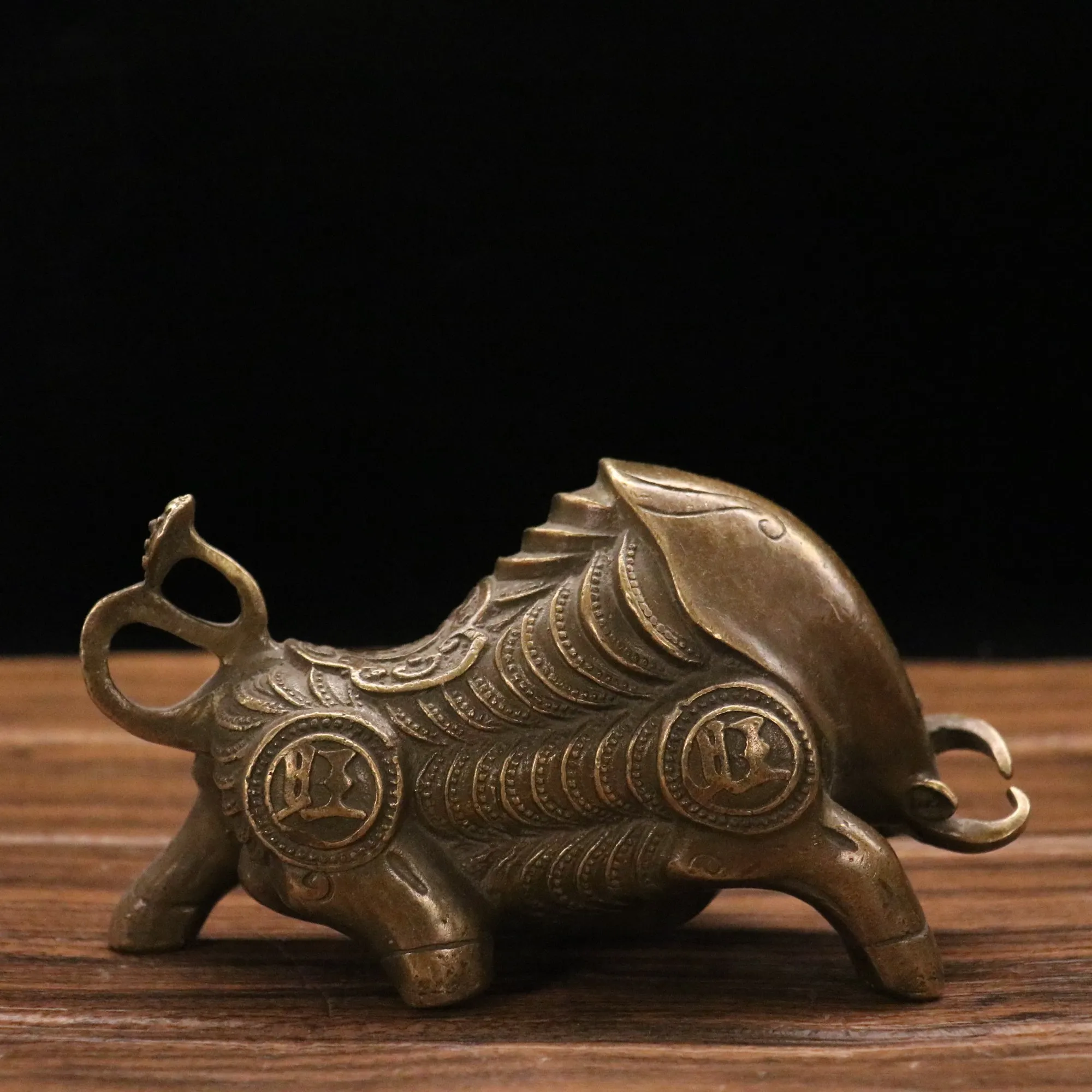 

7"Tibetan Temple Collection Old Brass Zodiac Ox Statue Lucky Money cow Wangcai Gather wealth Ornaments Town House Exorcism