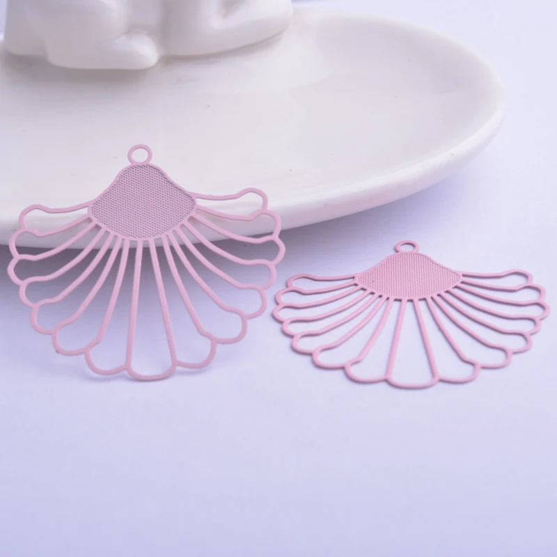 30 Stück AB5017 38*40mm fächerförmige Charms, hohle Blumenanhänger für DIY-Schmuckherstellung – Detail 2