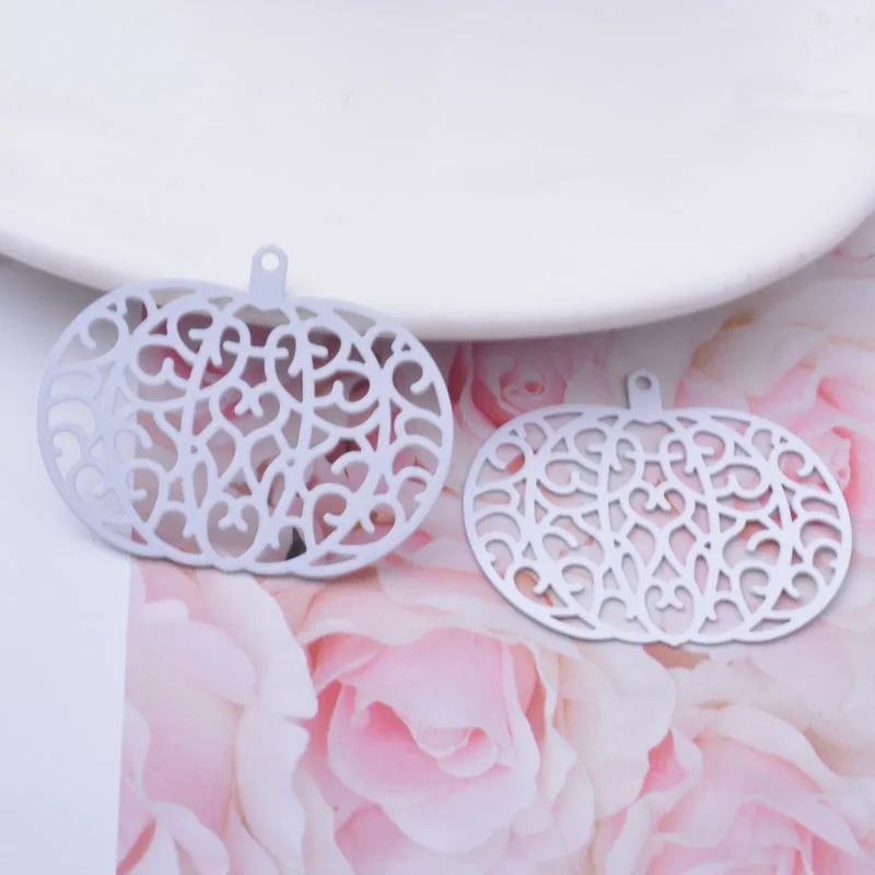 30 Stück AB6751 28*35mm lackierter Messing-Halloween-Kürbis-Anhänger Gemüse-Anhänger DIY Schmuck Ohrring-Zubehör – Detail 12