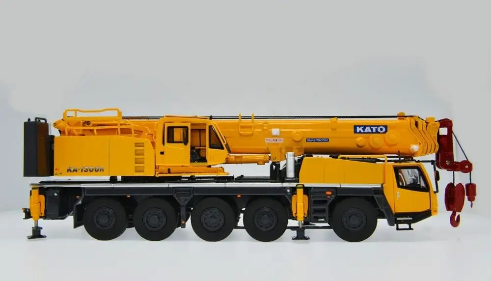 Classic Original Factory Diecast Scale 1:50 Kato Ka-1300r Mobile Crane Model with Small Gift