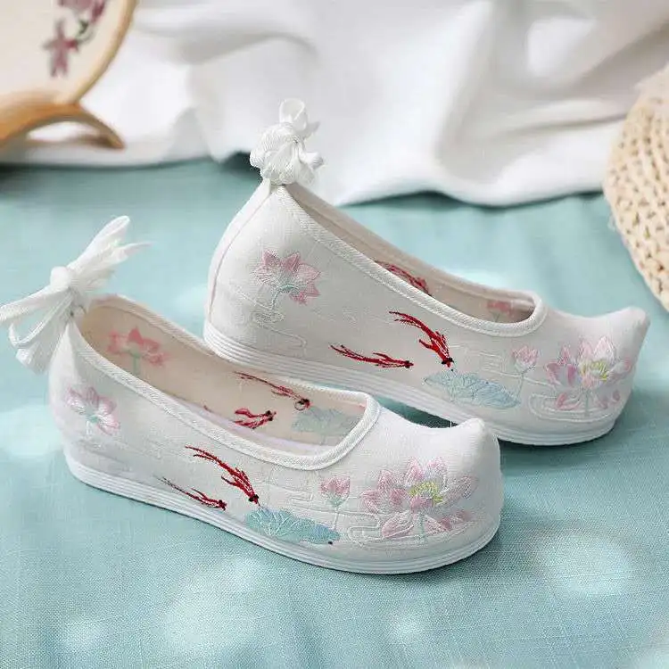 Woman Vintage Yue Opera Flowers Embroidery Dance Flat Shoes Women Chinese Style Traditional Ancient Old Peking Hanfu Retro Boots