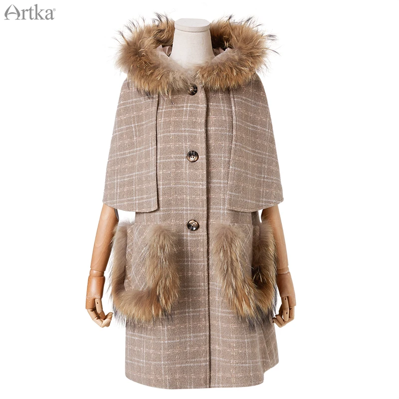 ARTKA 2019 Winter New Women Woolen Coat Retro Plaid Raccoon Fur Hooded Woolen Outwear Detachable Fur Cloak Woolen Coats WA10299D