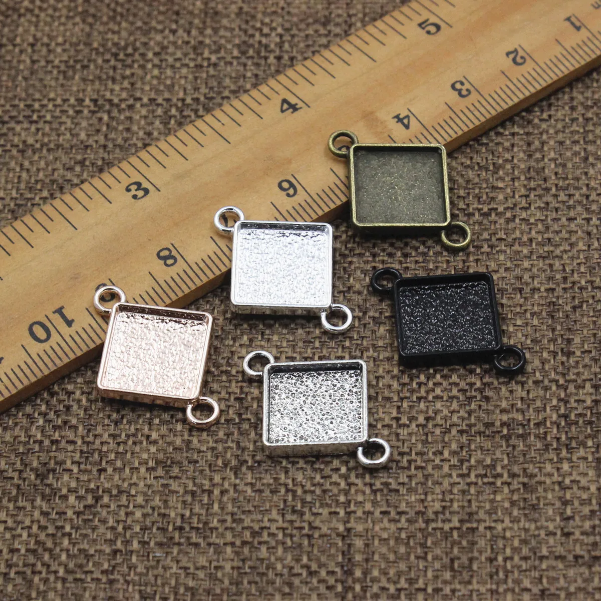 Fit 12mm układ kwadratowy szkło Cabochons wisiorek urok 2 pętle baza puste ustawienie Bezel dla akcesoria do wyrobów DIY prezent 20 sztuk