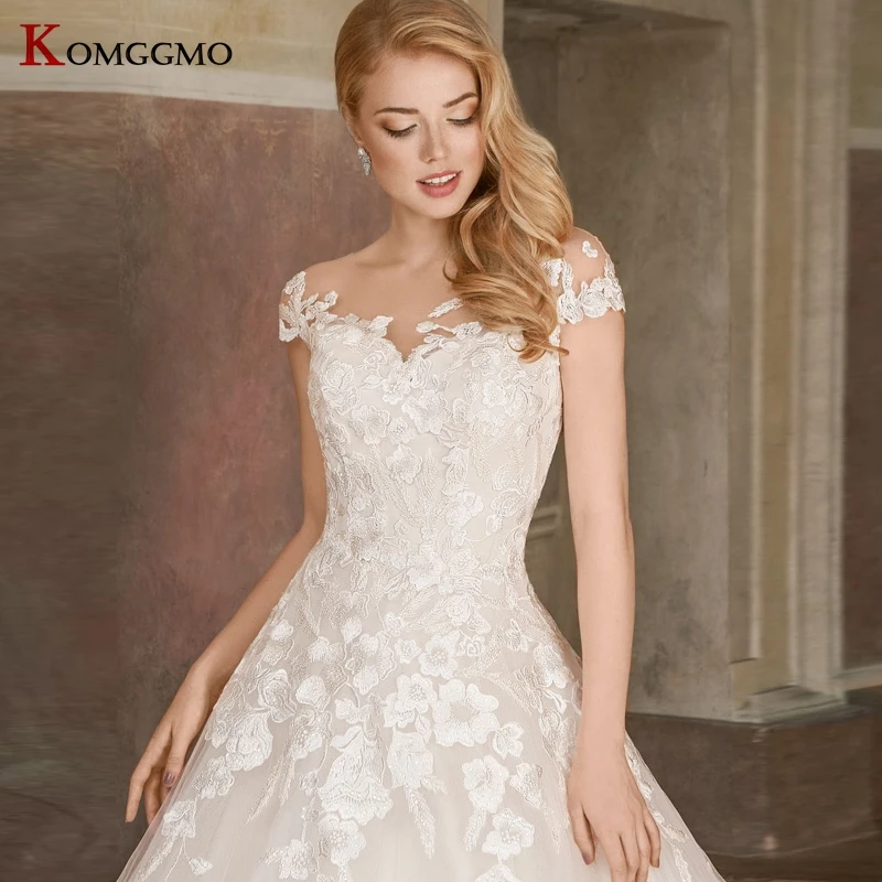 2023 New Arrival Cap Sleeve Chapel Train Embroidery Appliques Tulle Bridal Ball Gown Elegant O-Neck Button Back Wedding Dress