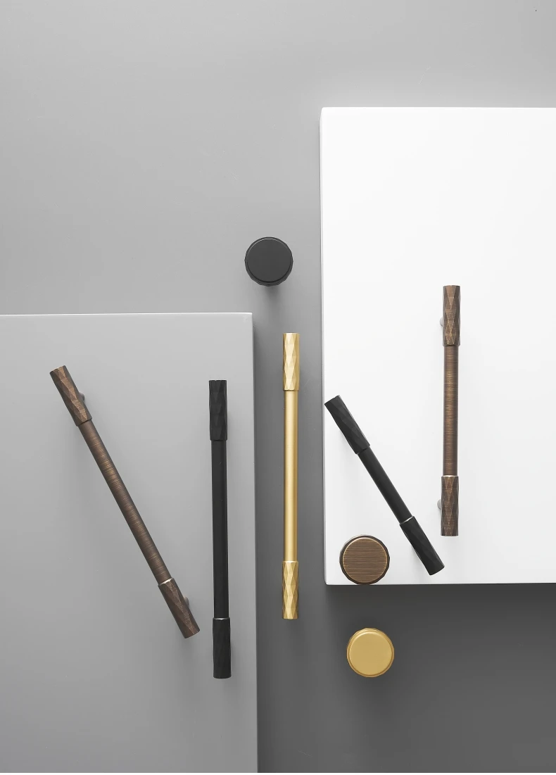 Dooroom Möbelgriffe aus massivem Messing, gehämmerte Griffstücke, Schrank-, Kleiderschrank-, Kommoden-, Schubladen- und Schrankknöpfe, runde Knöpfe, Großhandel erhältlich – Detail 6