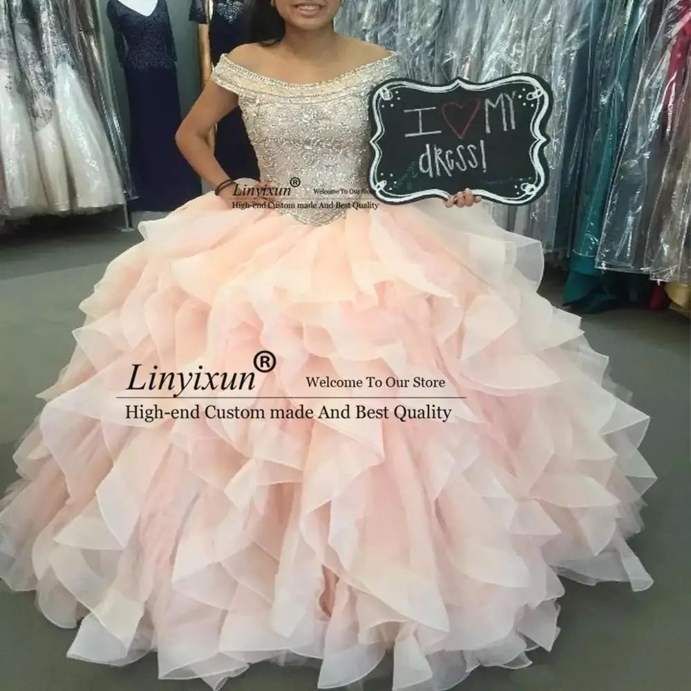 Weg von der Schulter Licht Rosa Quinceanera Kleider Perlen Kristall Ballkleid Süße 16 Kleider Rüschen Tüll Prom Kleider Lace Up